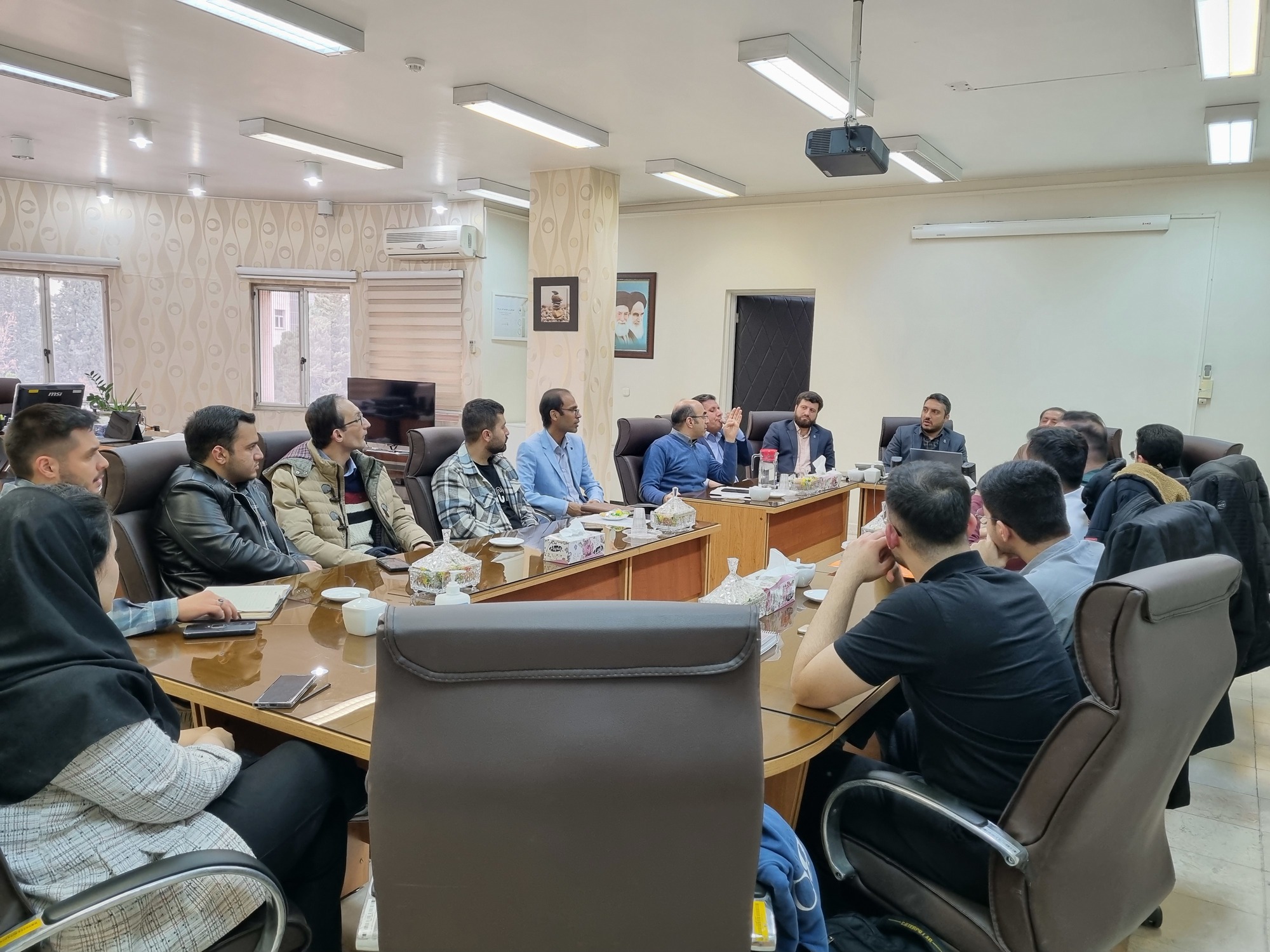 مشارکت دانشجویان در تصمیم‌سازی‌های معاونت آموزشی در شرایط بحران