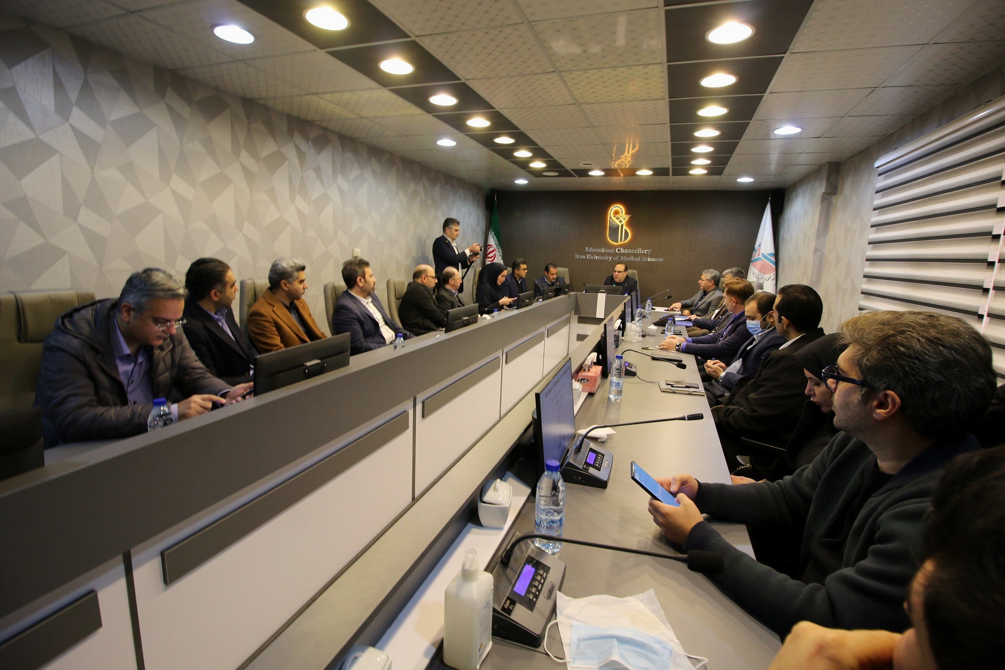 دومین جلسه کارگروه تدوین نقشه راه درمان های نوین دانشگاه علوم پزشکی ایران برگزار شد. 