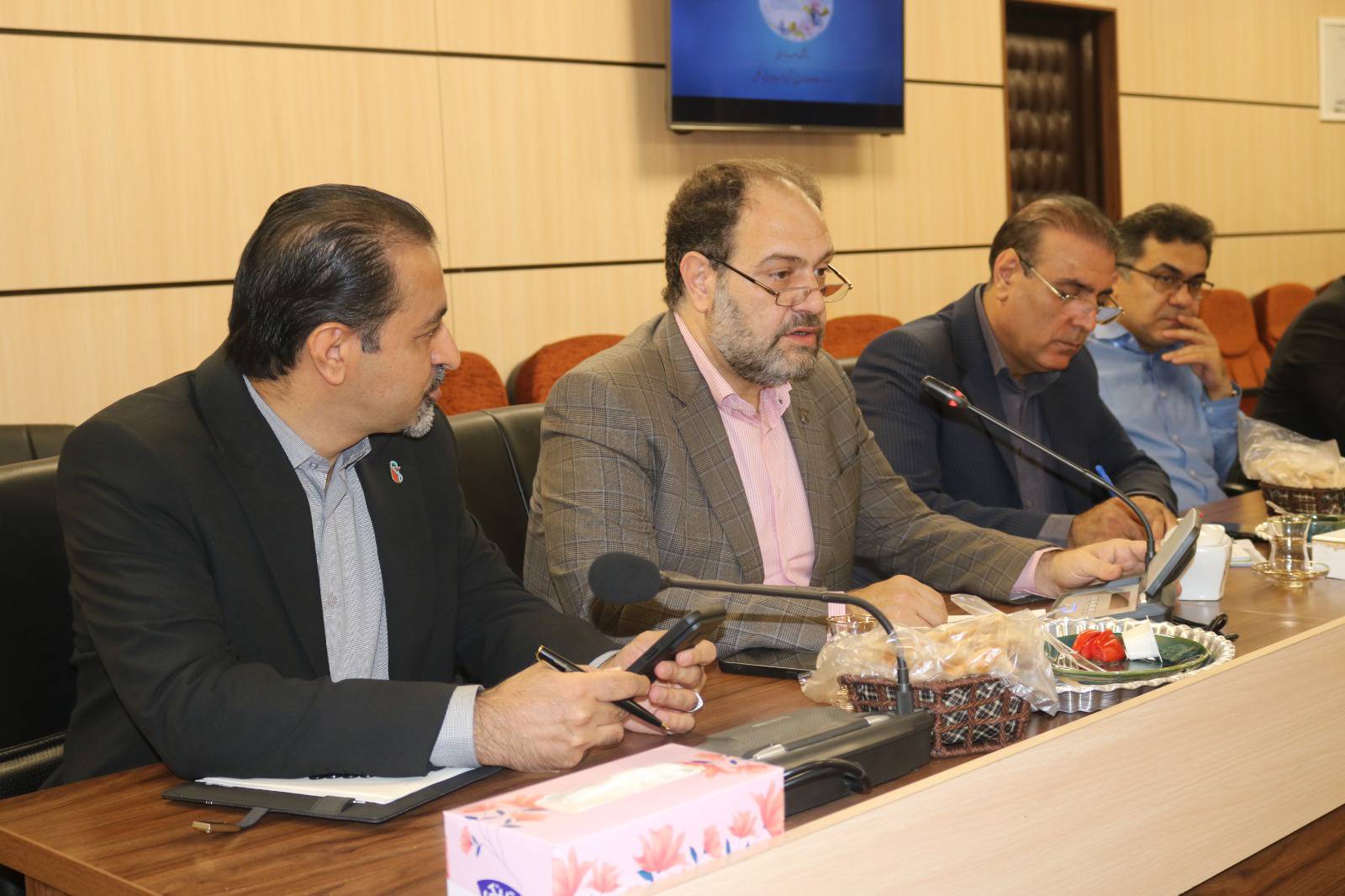 برگزاری نشستهای دورهای  ارزیابی چالشهای آموزشی، پژوهشی و زیرساختی دانشکدهها،معاونین دانشگاه در دانشکده طب ایرانی